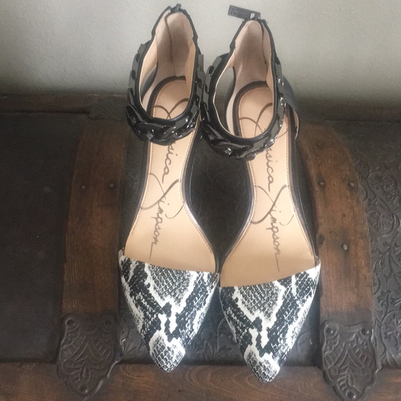 Jessica Simpson Shoes - Jessica Simpson Pointed Toe Snake Print Heels